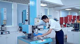 汕頭超聲波焊接機在頭盔焊接加工中的應(yīng)用與優(yōu)勢